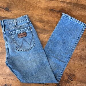 Wrangler Men's Light Blue slim Straight Jeans 30/34